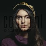 24-02-1978 Emmylou Harris at studio in Amsterdam, the Netherlands. February 24, 1978

[keywords]Headshot, Smiling, Cap[/keywords]